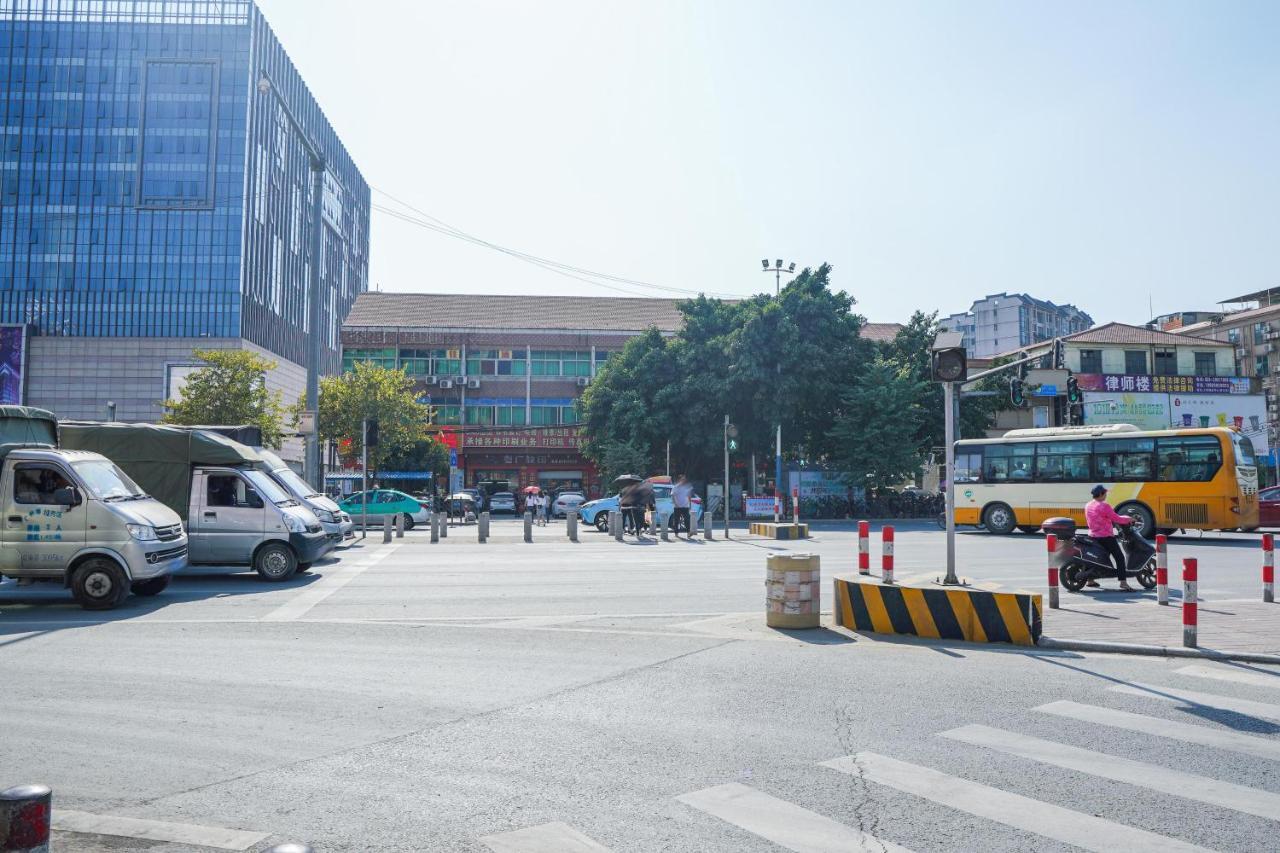 轻住悦享酒店 （白云国际机场人和地铁站店） 广州 外观 照片